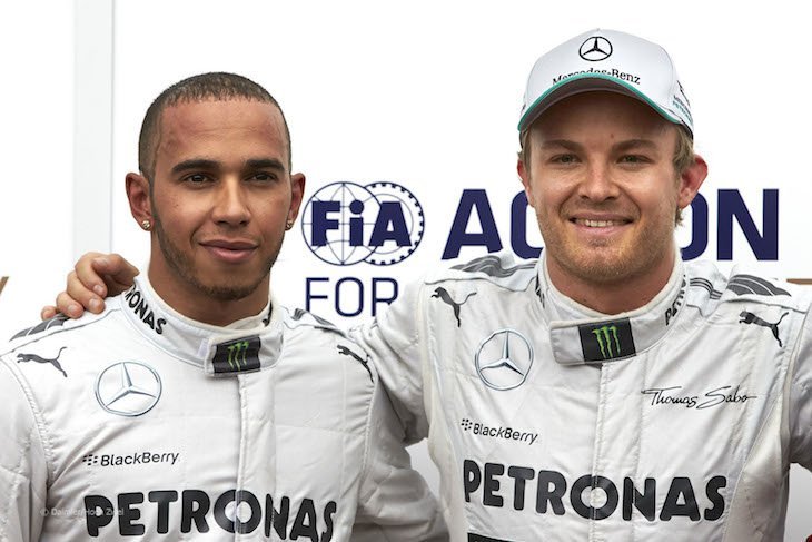 Mercedes продолжает отрываться