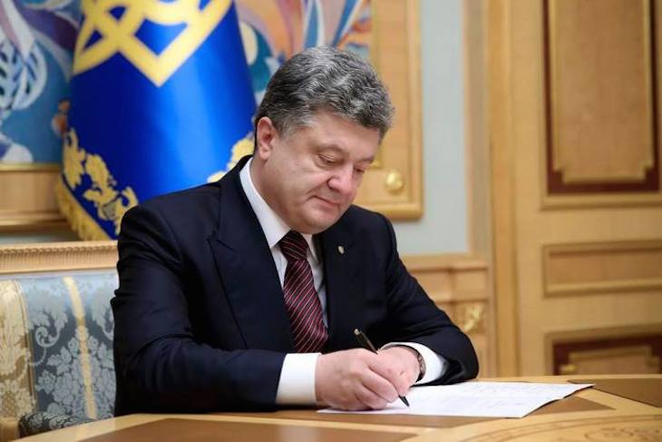 Президент Украины Петр Порошенко подписал закон, направленный на борьбу с договорными матчами