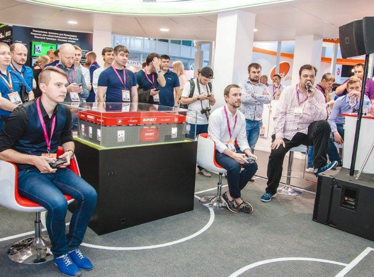 Василий Уткин на стенде «Фонбет». Фото: RGW