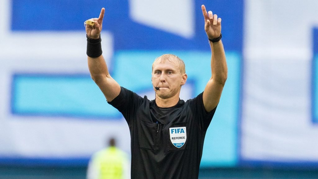 Арбитр Сергей Иванов
