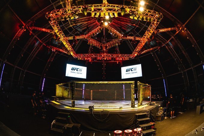 Октагон UFC 254