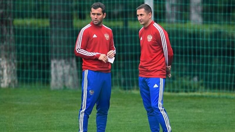 Тренерский тандем сборной U19 – Александр Кержаков и Владимир Быстров