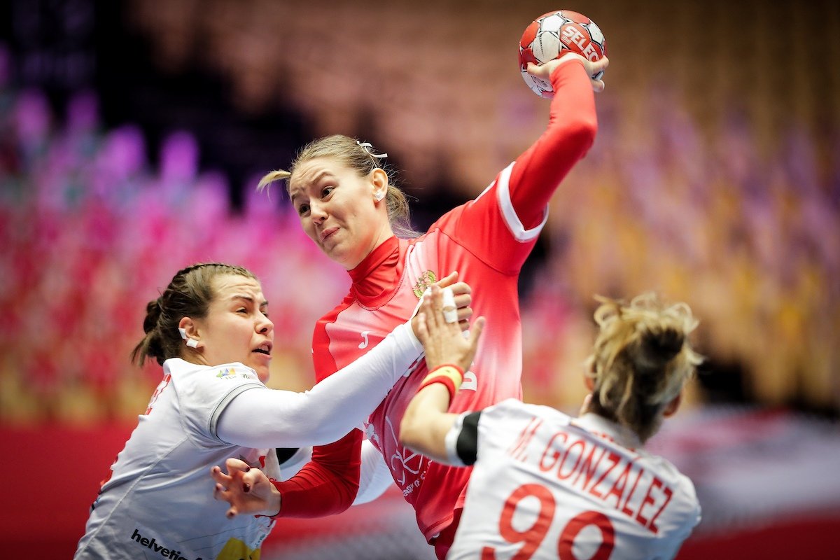 Женская сборная России одержала вторую победу на чемпионате Европы, переиграв Чехию