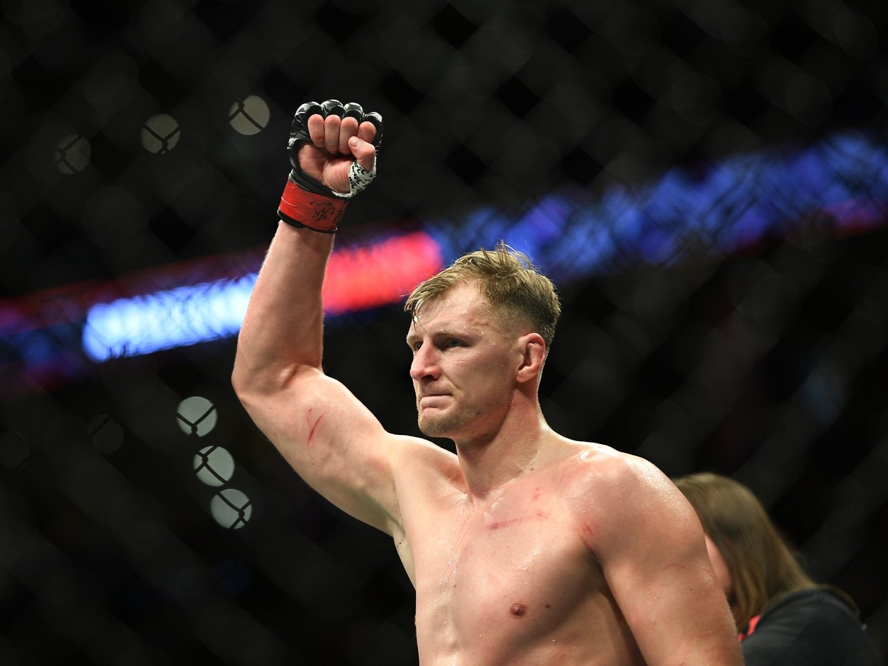 Александр Волков уверенно победил Оверима на UFC Fight Night