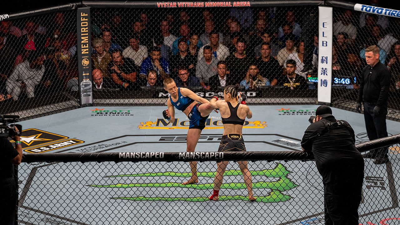 Пять нокаутов в главных боях, чудовищная травма и сенсация: UFC 261 – лучший турнир в истории