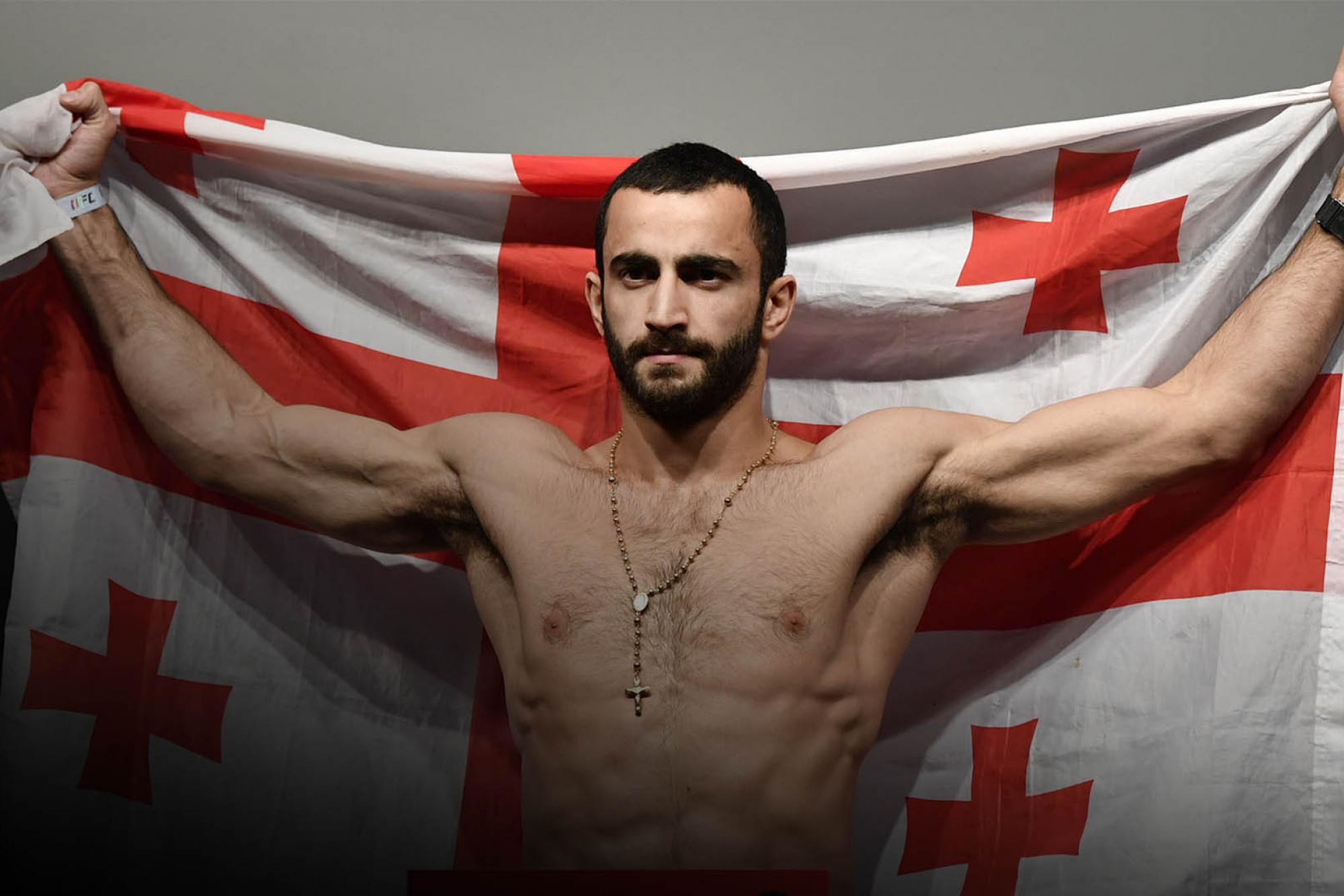 Гига Чикадзе нокаутировал Каба Свонсона на UFC Vegas 25