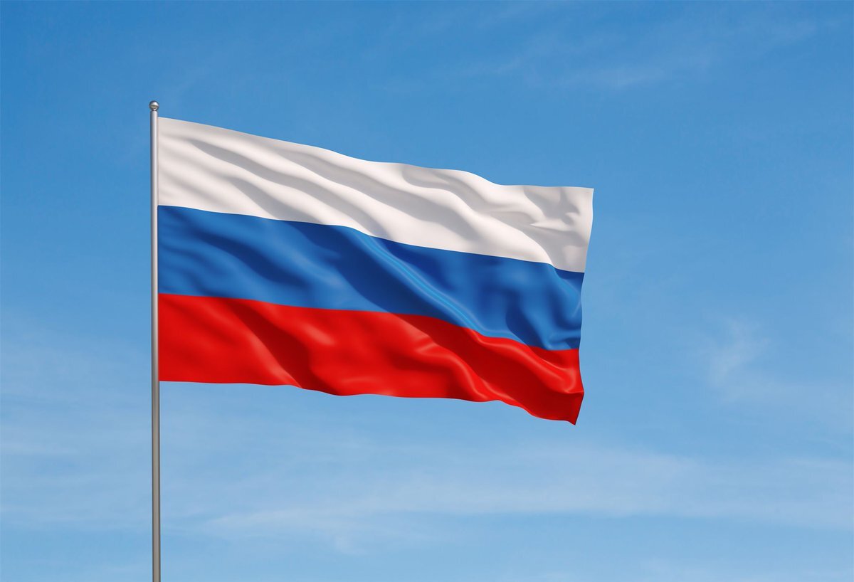 Российским триатлонистам вернули право выступать с флагом и гимном