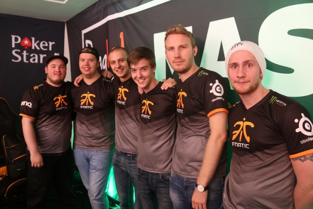 fnatic. Слева направо: flusha, JW, ?, pronax, Olofmeister, KRiMZ.