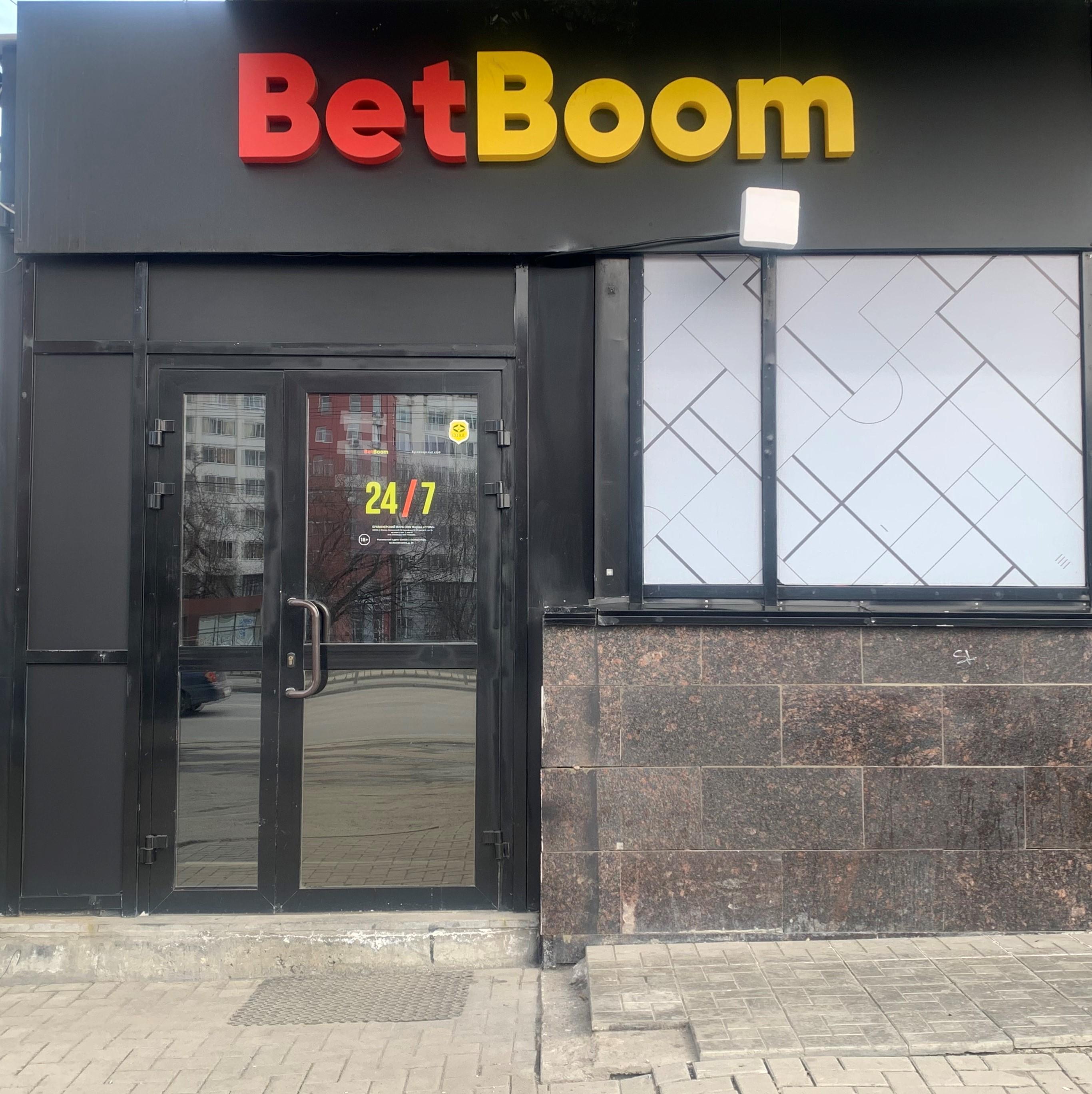 пр. Космонавтов, 54, ТЦ «Космос»