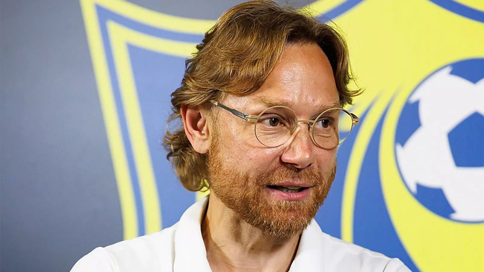 Валерий Карпин