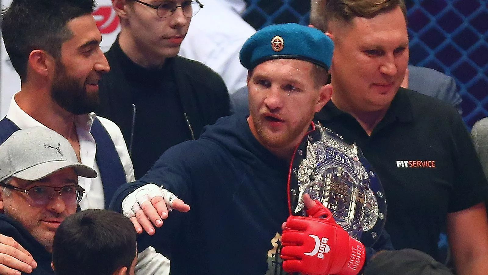 Российский боксер Сергеев: Минеев уверенно пройдет Исмаилова, формат боя ему на руку