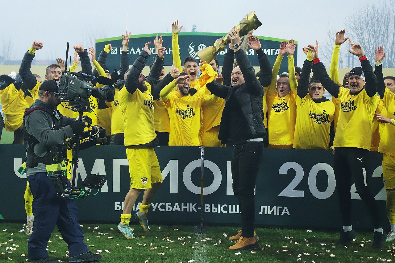 «Шахтер» (Солигорск) празднует чемпионский титул-2022 (фото: паблик клуба во «ВКонтакте»)