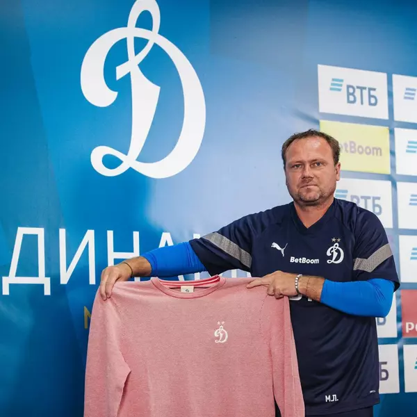 Личка и розовый свитер