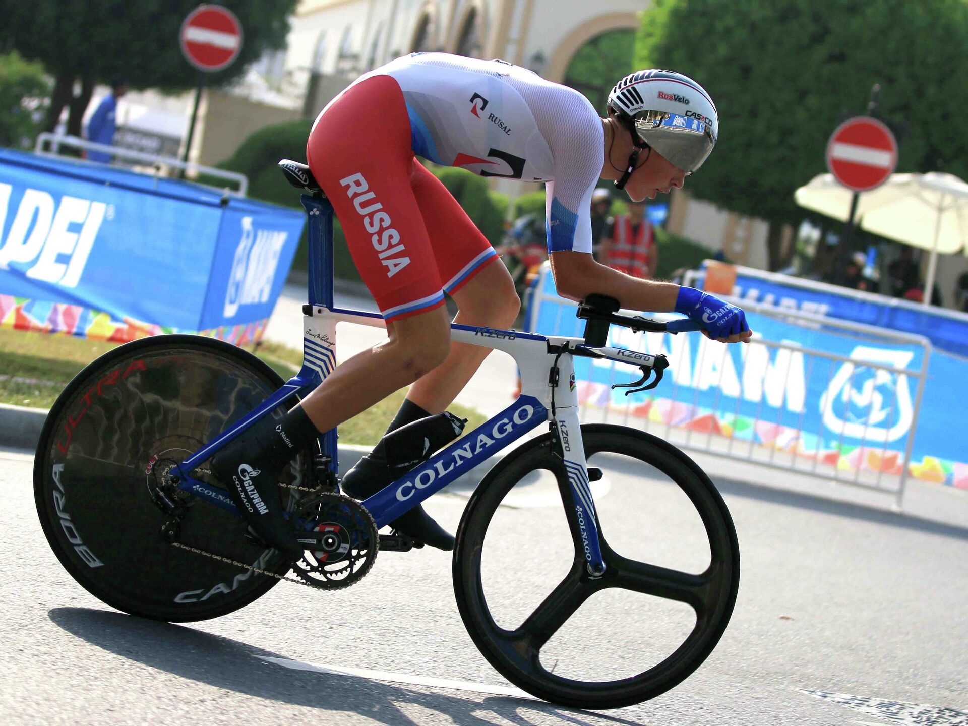 UCI разрешил велогонщику Лаптеву выступать под нейтральным статусом