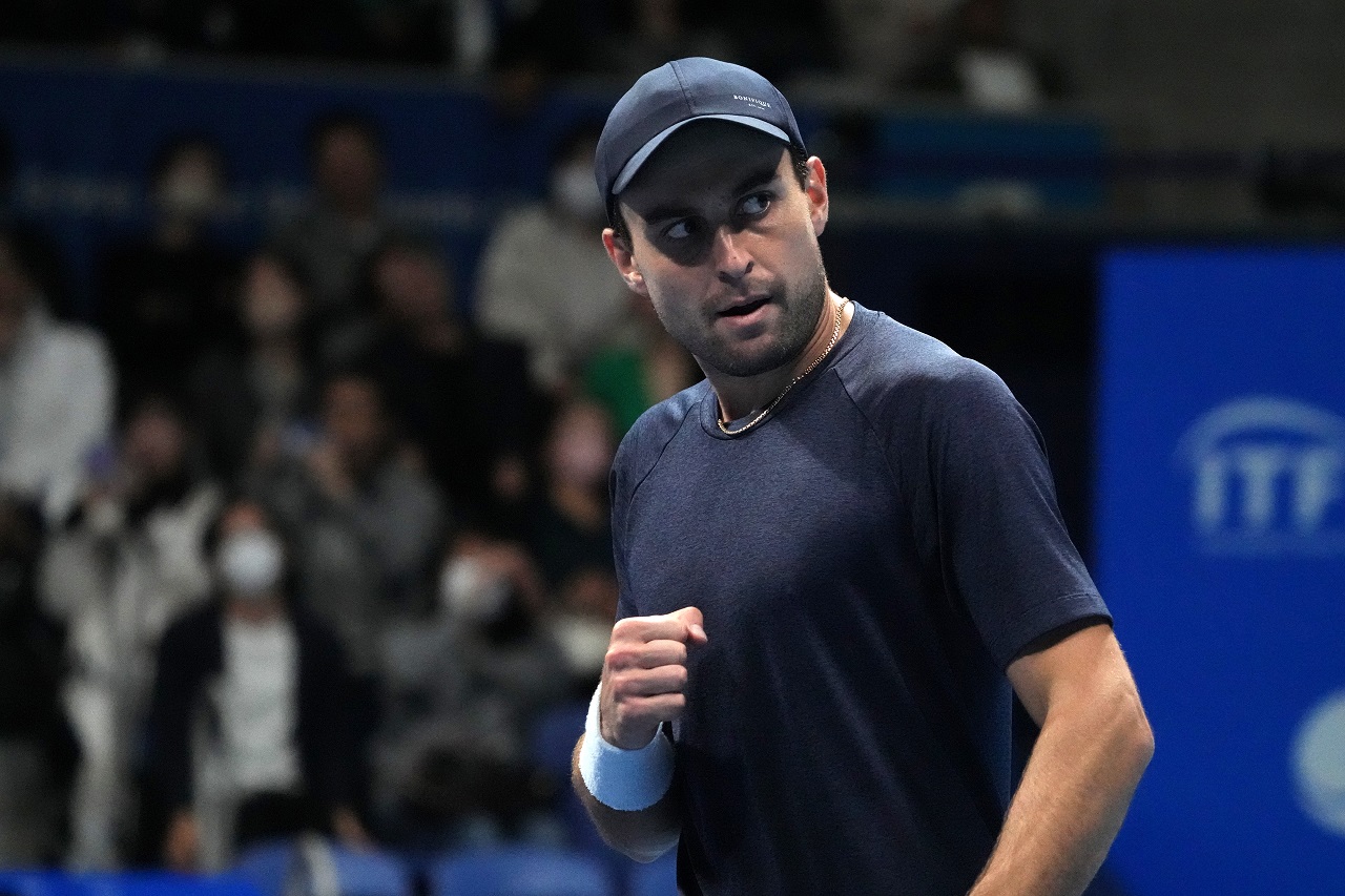 Аслан Карацев на турнире ATP 500 в Токио (фото: Koji Watanabe/Getty Images)