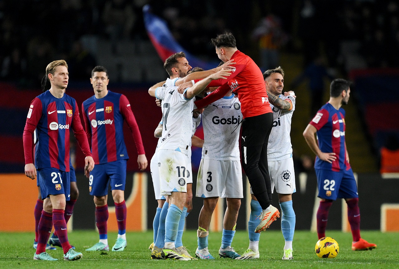 Футболисты «Жироны» после победы над «Барселоной» (фото: David Ramos/Getty Images)