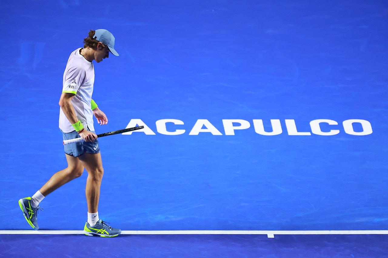 Алекс де Минаур на турнире ATP 500 Акапулько (фото: Hector Vivas/Getty Images)