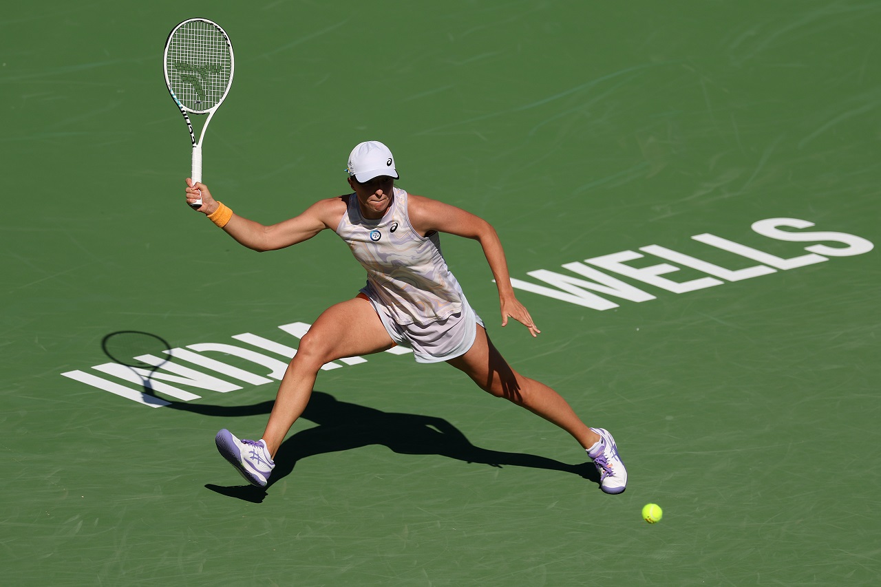 Ига Швентек на турнире в Индиан-Уэллс (фото: Julian Finney/Getty Images)
