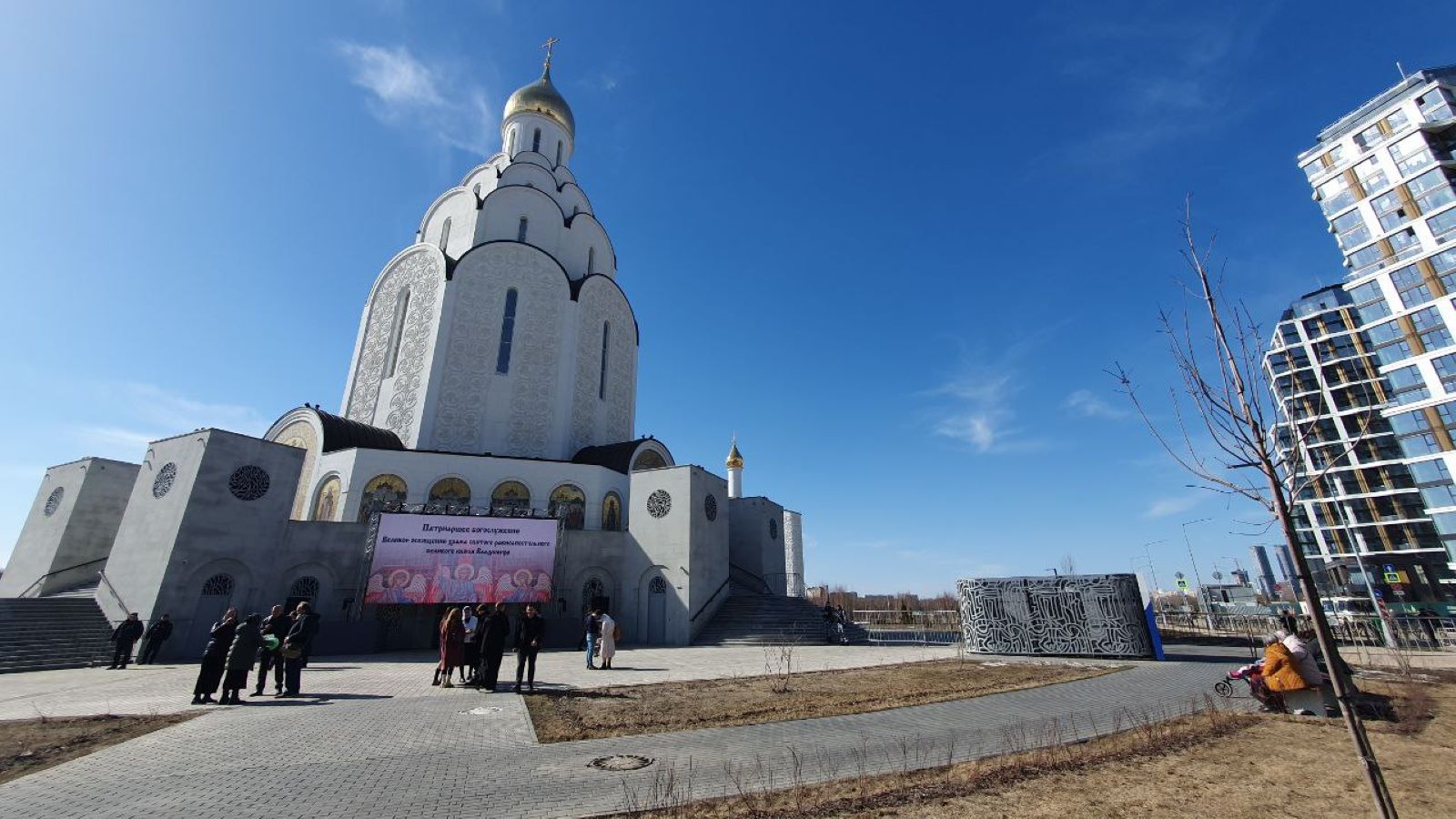 Руководство «Спартака» посетило великое освящение Владимирского храма рядом со стадионом