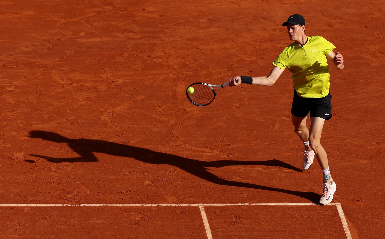 Янник Синнер на «Мастерсе» в Монте-Карло (фото: Clive Brunskill/Getty Images)