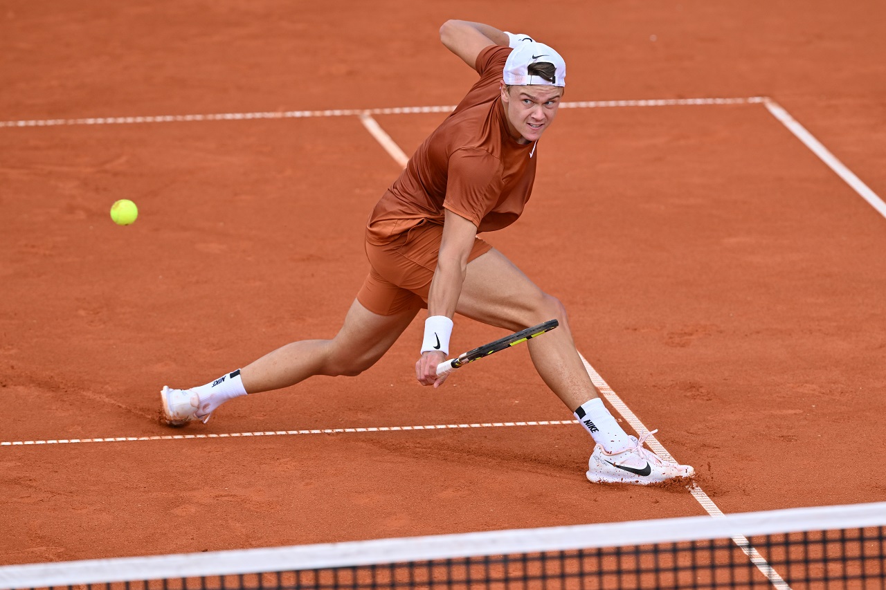 Хольгер Руне на турнире ATP Мюнхен (фото: Sebastian Widmann/Getty Images for BMW )