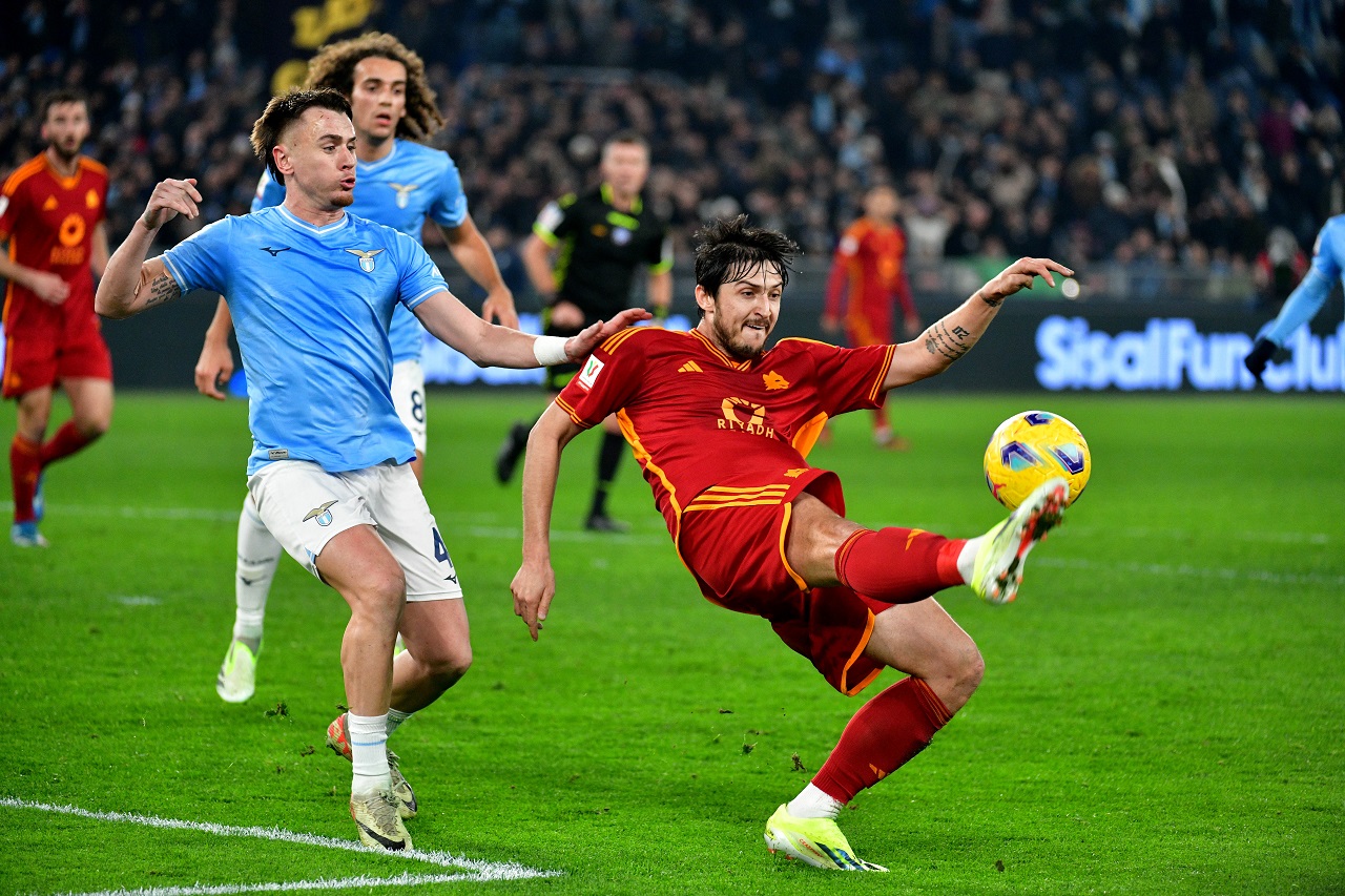 Сердар Азмун («Рома») и Патрик Габаррон («Лацио») (фото: Marco Rosi - SS Lazio/Getty Images)