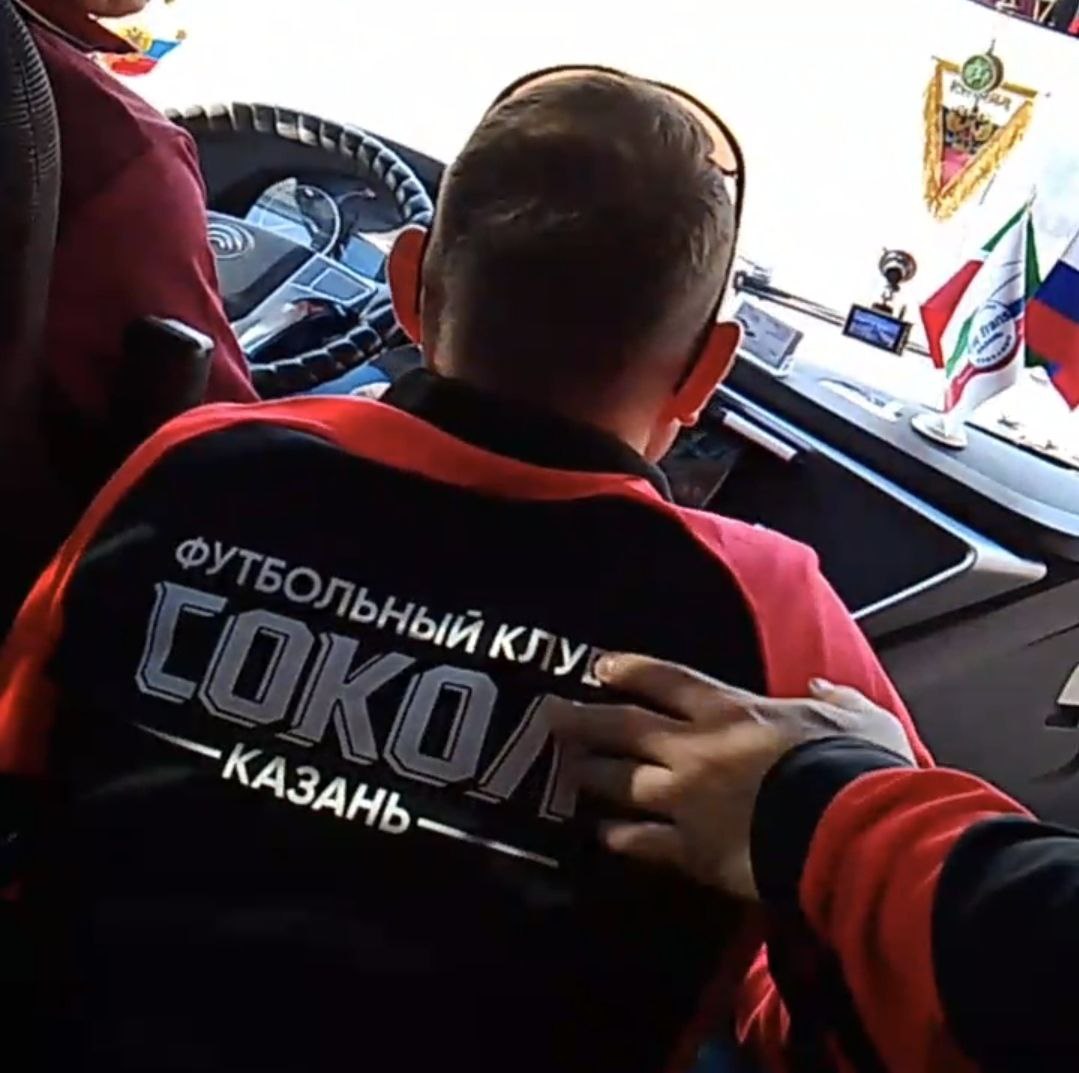 Администратор «Сокола» связывается с дальнобойщиками по рации