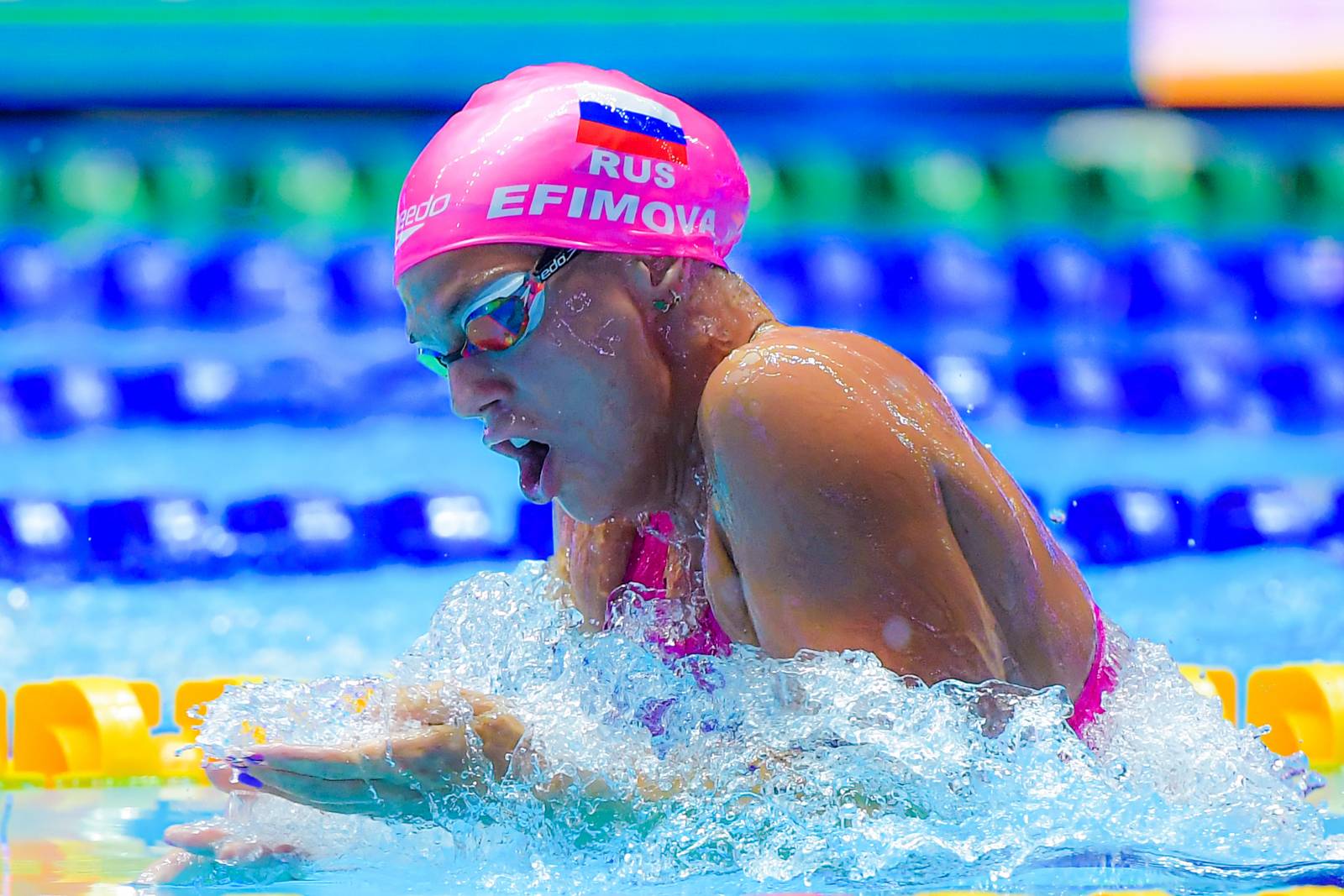 Ефимова выиграла золото чемпионата России на 100 м брассом, опередив Чикунову