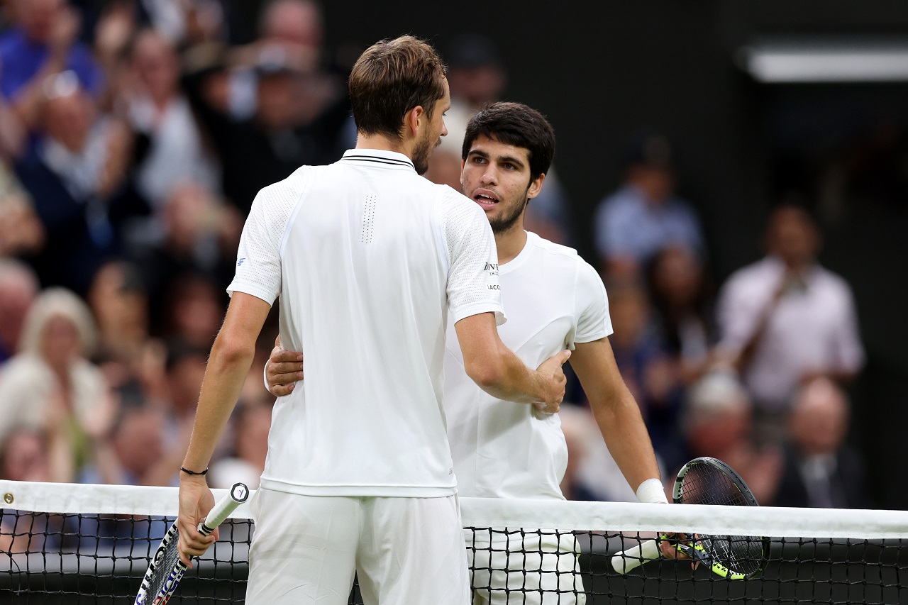 Карлос Алькарас и Даниил Медведев, Уимблдон-2023 (фото: Julian Finney/Getty Images)