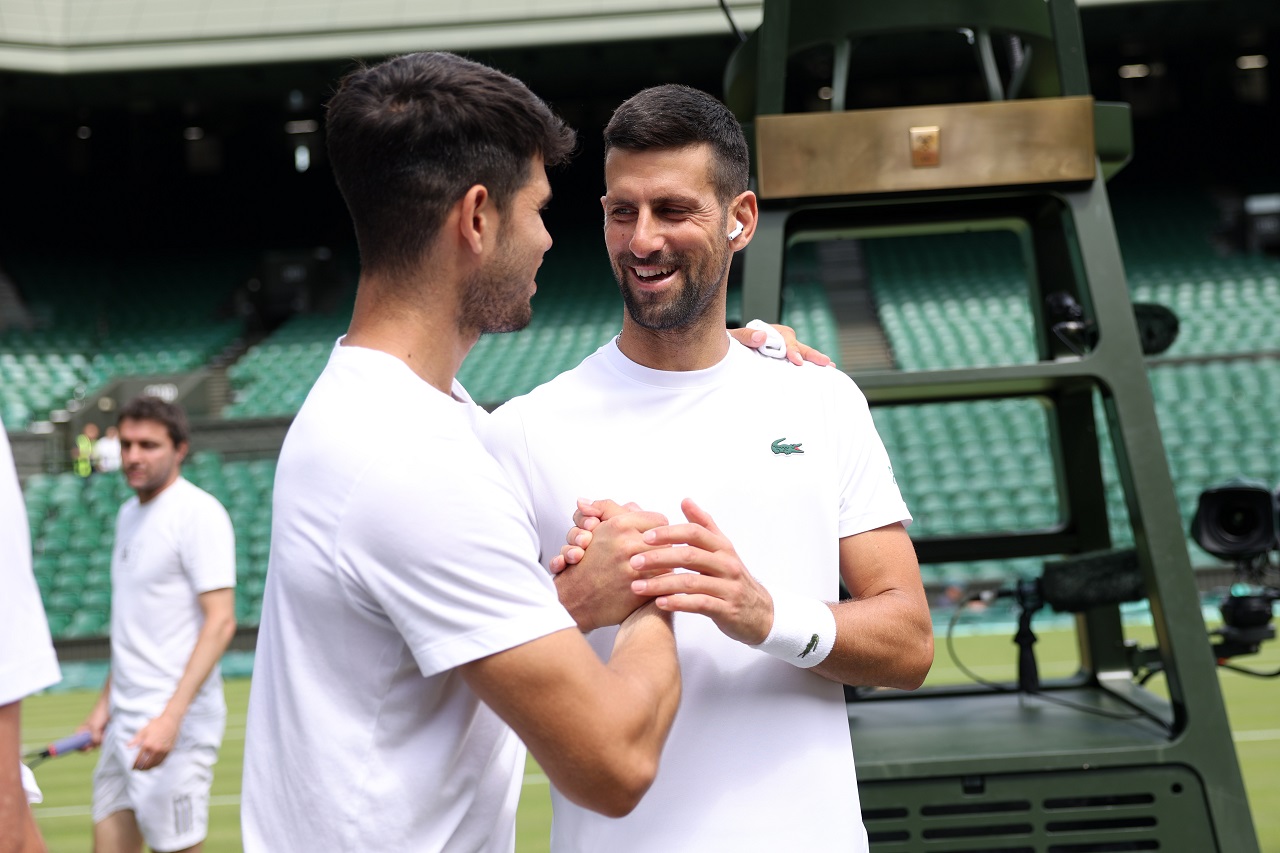 Новак Джокович и Карлос Алькарас, Уимблдон-2024 (фото: Clive Brunskill/Getty Images)