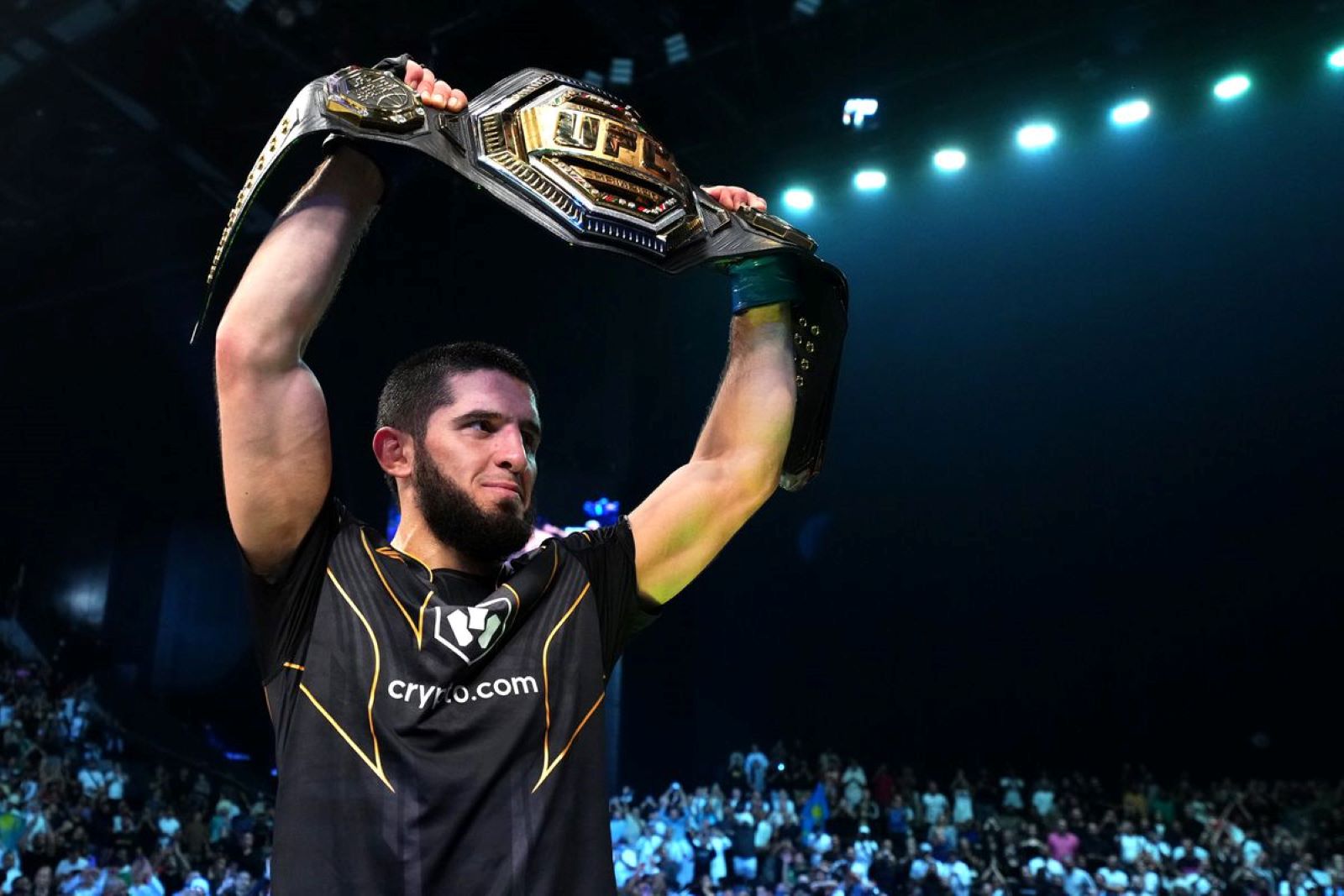 Махачев в первом раунде победил Мойкано на турнире UFC 311
