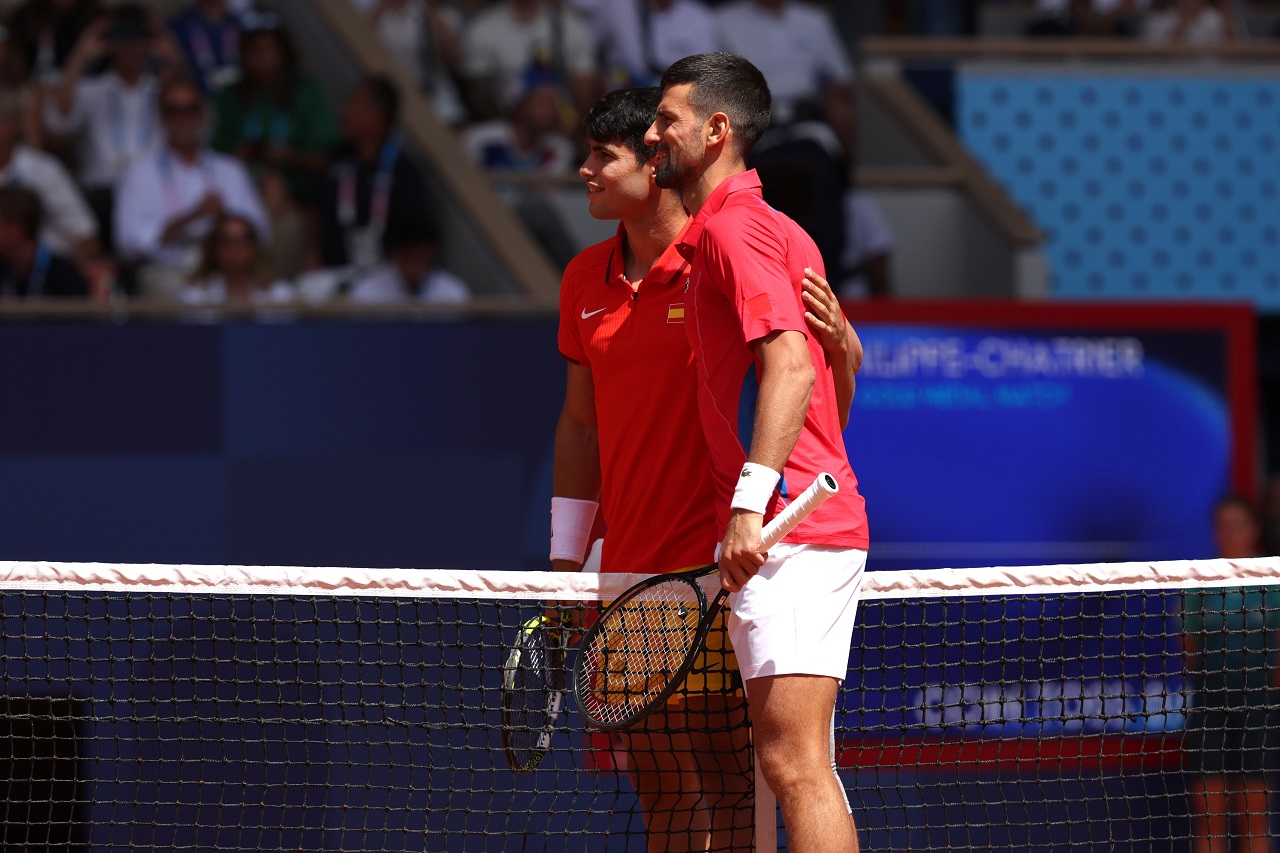 Карлос Алькарас и Новак Джокович (фото: Clive Brunskill/Getty Images)