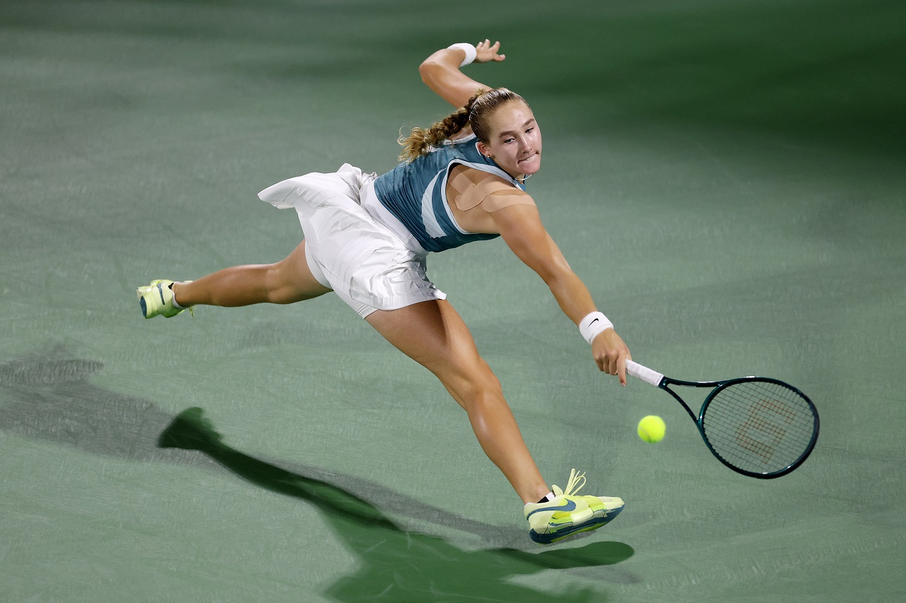 Мирра Андреева, WTA 1000 Дубай (фото: Christopher Pike/Getty Images)