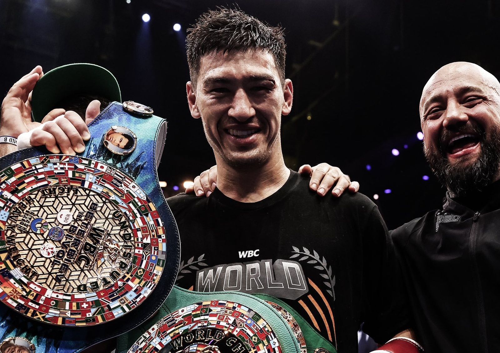 WBO обязала Дмитрия Бивола провести титульный бой против Каллума Смита