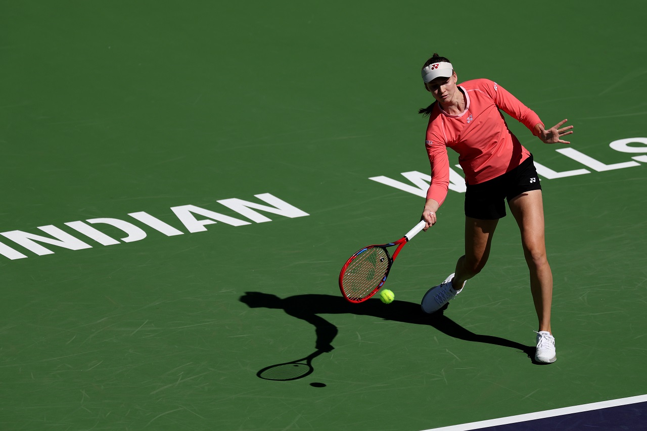 Елена Рыбакина на турнире в Индиан-Уэллс (фото: Clive Brunskill/Getty Images)