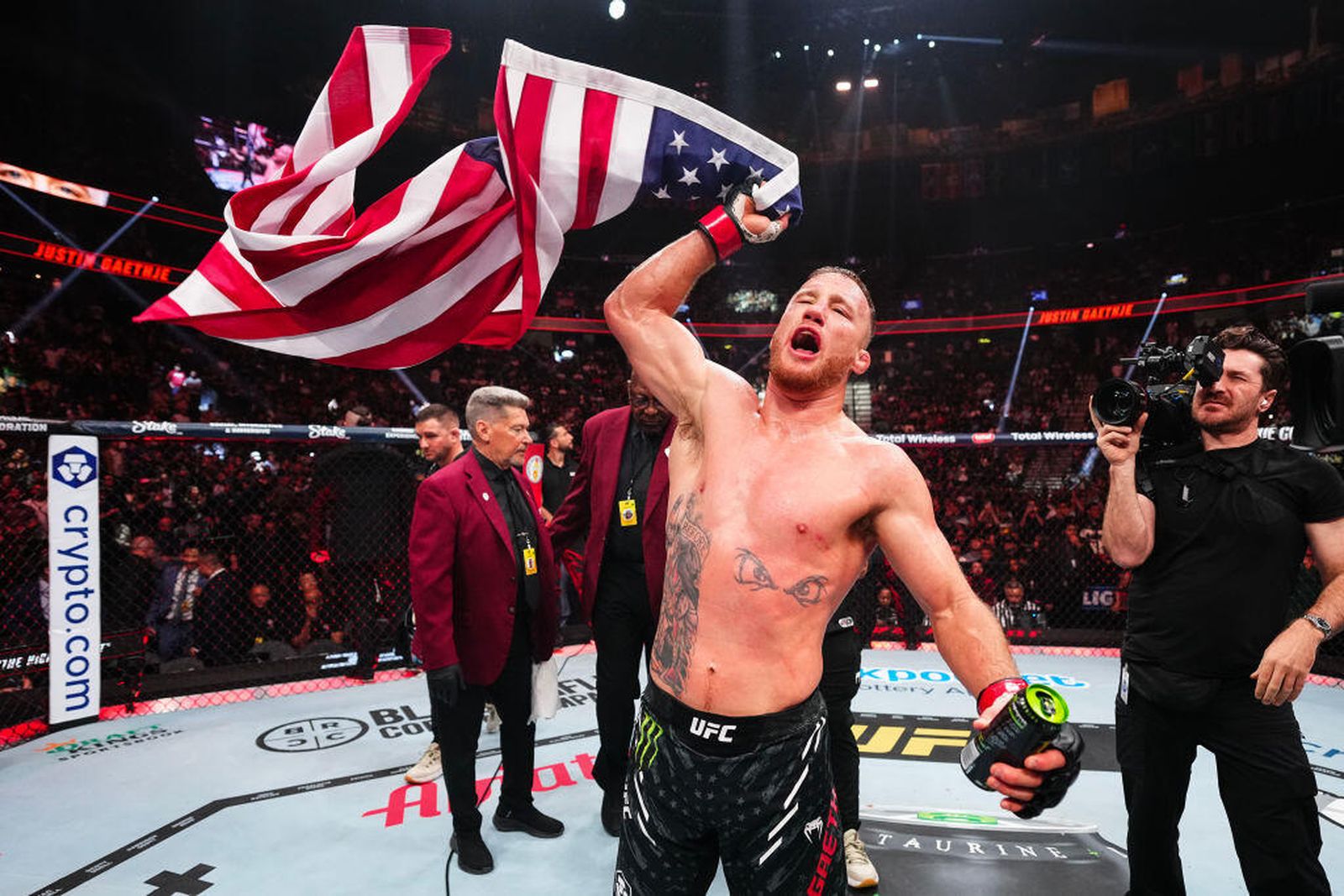 Впервые в истории UFC все поединки турнира завершились нокаутами