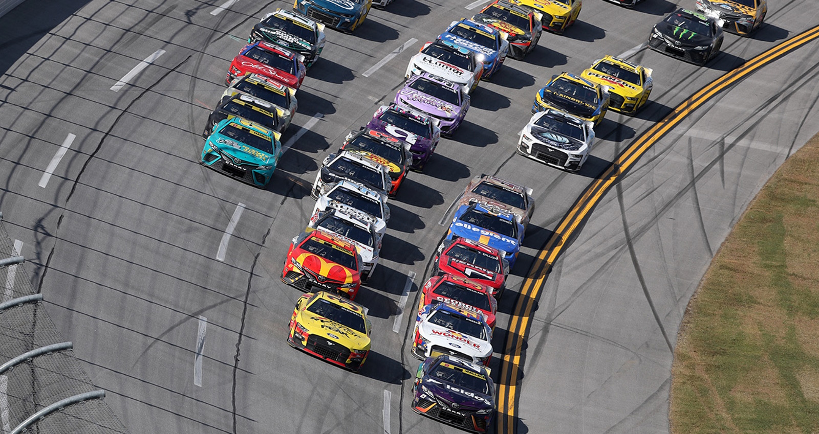 Гонка NASCAR в Бристоле завершилась дракой участников «Чейза»