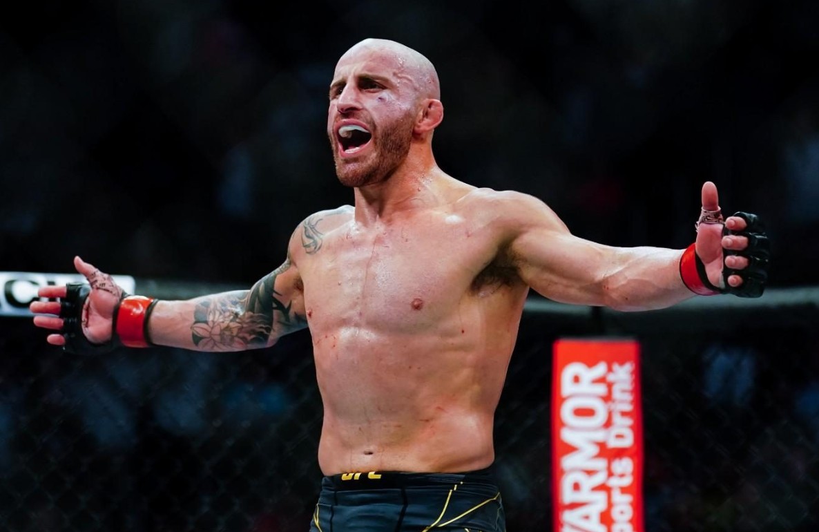 Волкановски снова победил Лопеса и сохранил титул чемпиона UFC