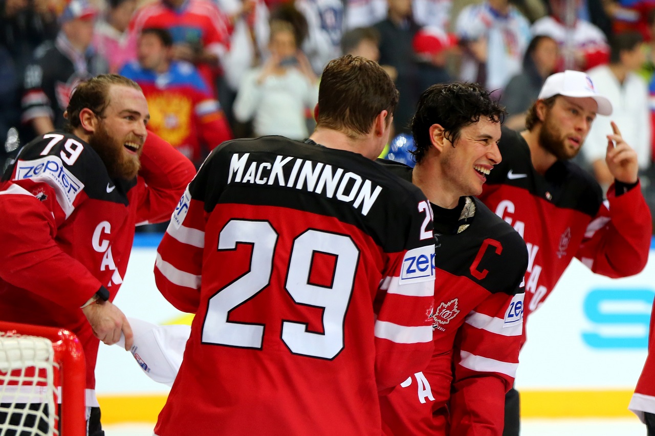 Сидни Кросби и Нэйтан Маккиннон, Канада, ЧМ-2015 (фото: Martin Rose/Bongarts/Getty Images)