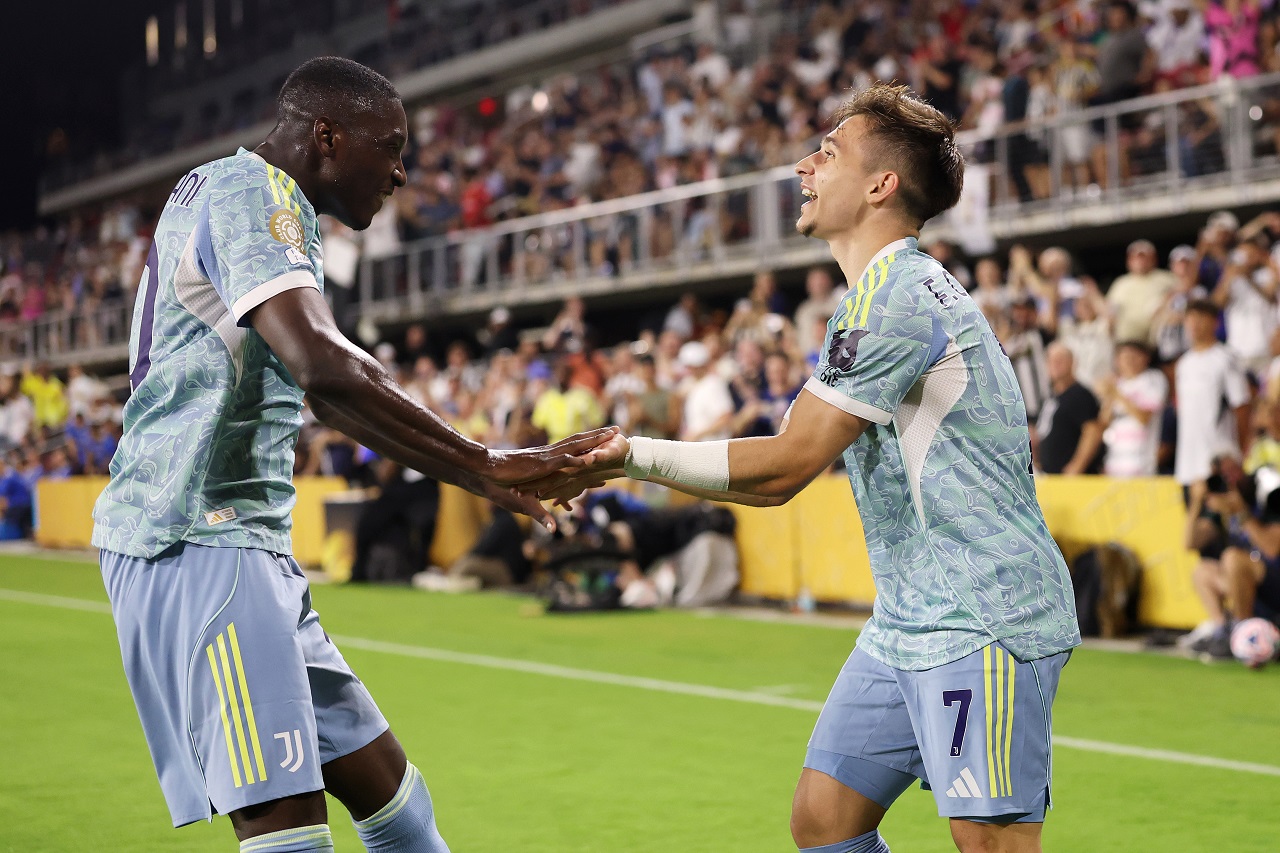 Рандаль Коло-Муани и Франсишку Консейсау («Ювентус») в матче КЧМ-2025 с «Аль-Айном» (фото: Kevin C. Cox/Getty Images)