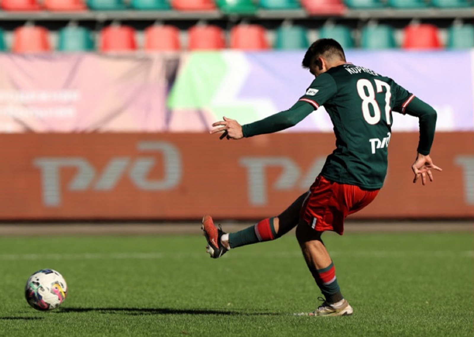 «Сочи» арендовал у «Локомотива» Корнеева перед совместным матчем