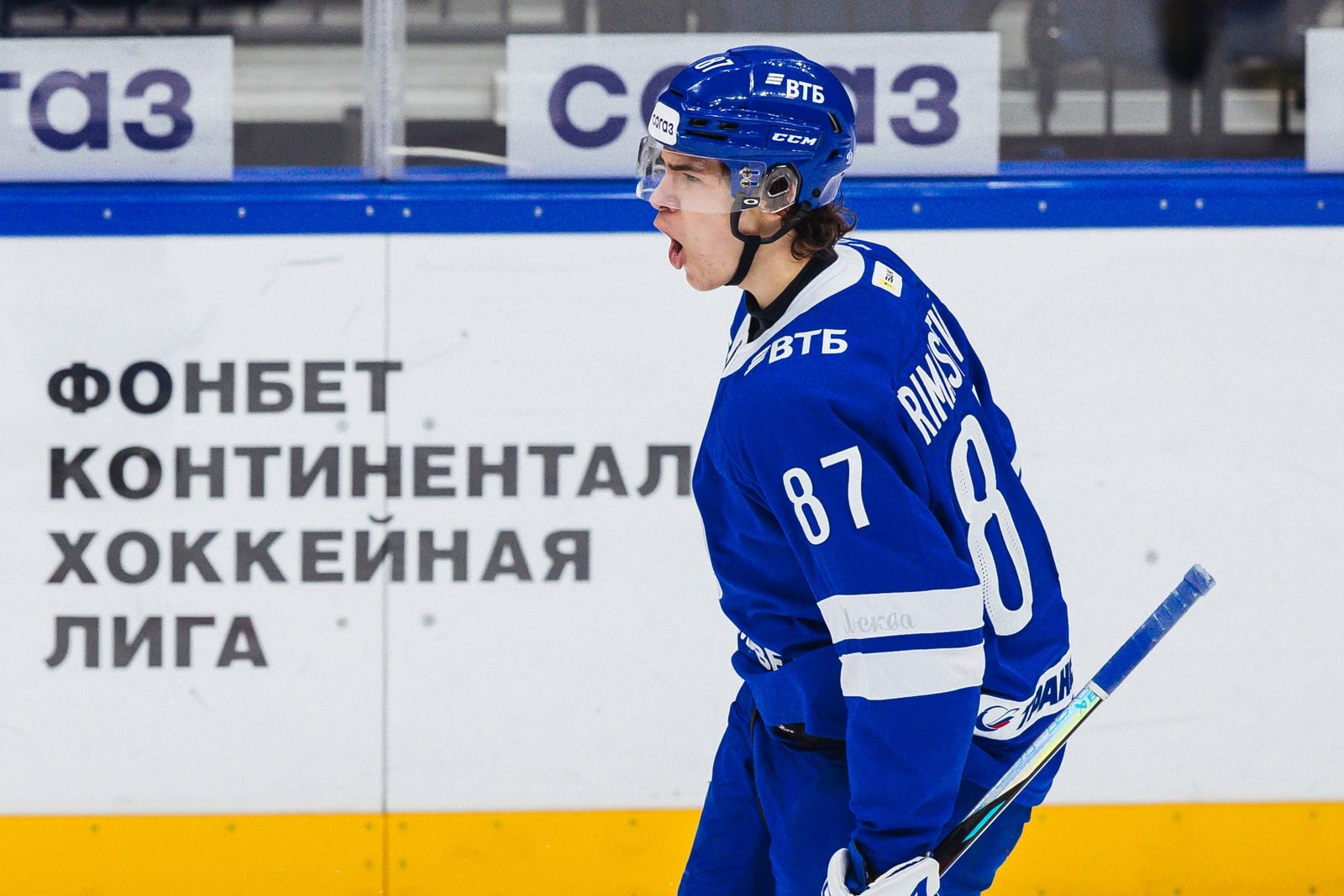 11 января 2025 года. Нападающий московского «Динамо» Егор Римашевский радуется заброшенной шайбе в матче регулярного чемпионата КХЛ со СКА в Москве. Фото: hcdynamo.ru
