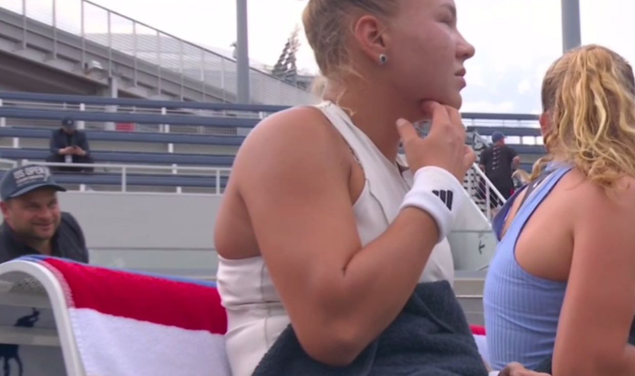 Неизвестный мужчина звал Андрееву во время матча парного разряда на US Open
