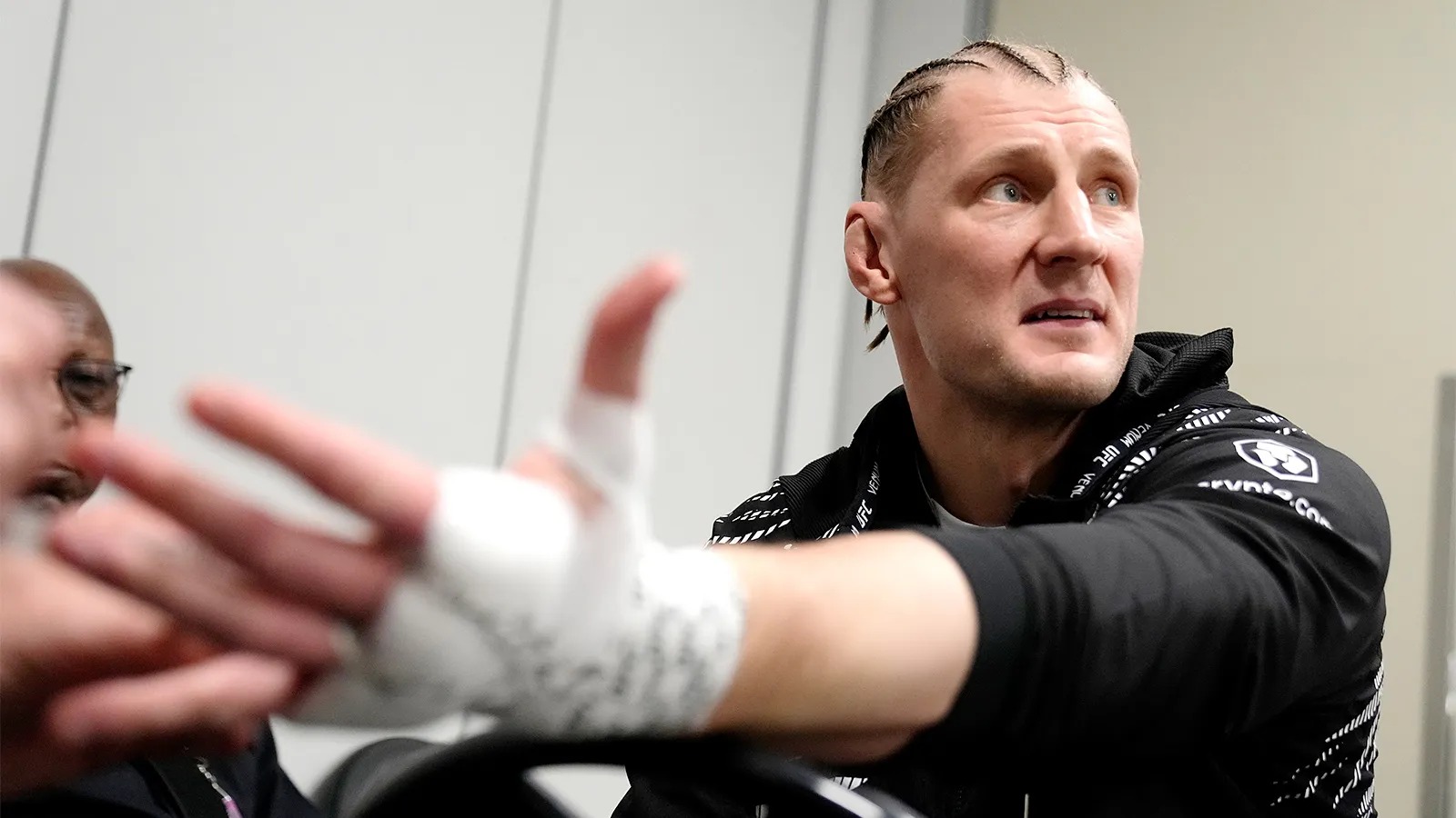 Волков открылся неявным фаворитом боя с Кортес-Акостой на UFC 328