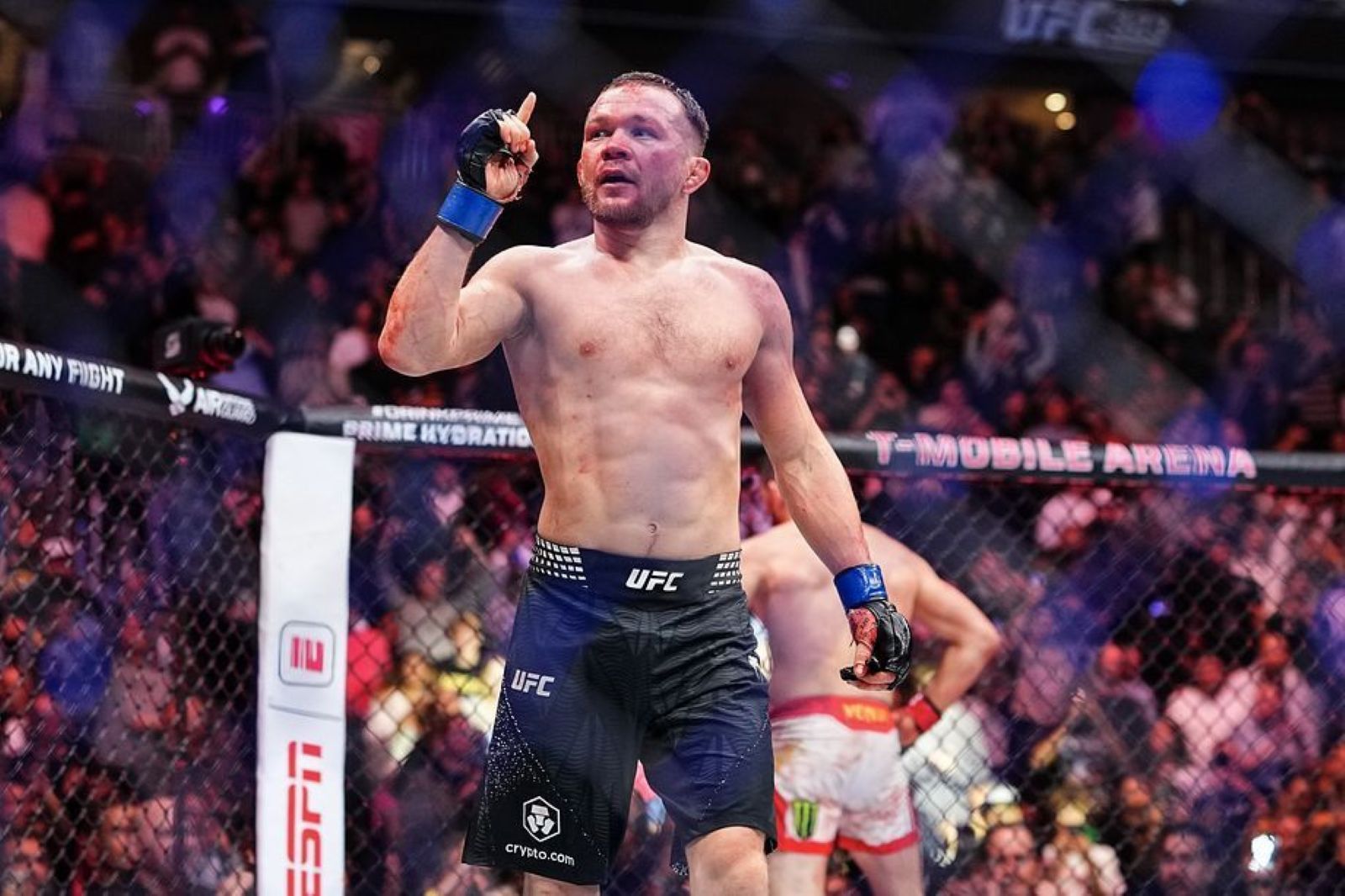 Чемпион UFC Петр Ян перечислил три млн рублей на помощь жителям Дагестана