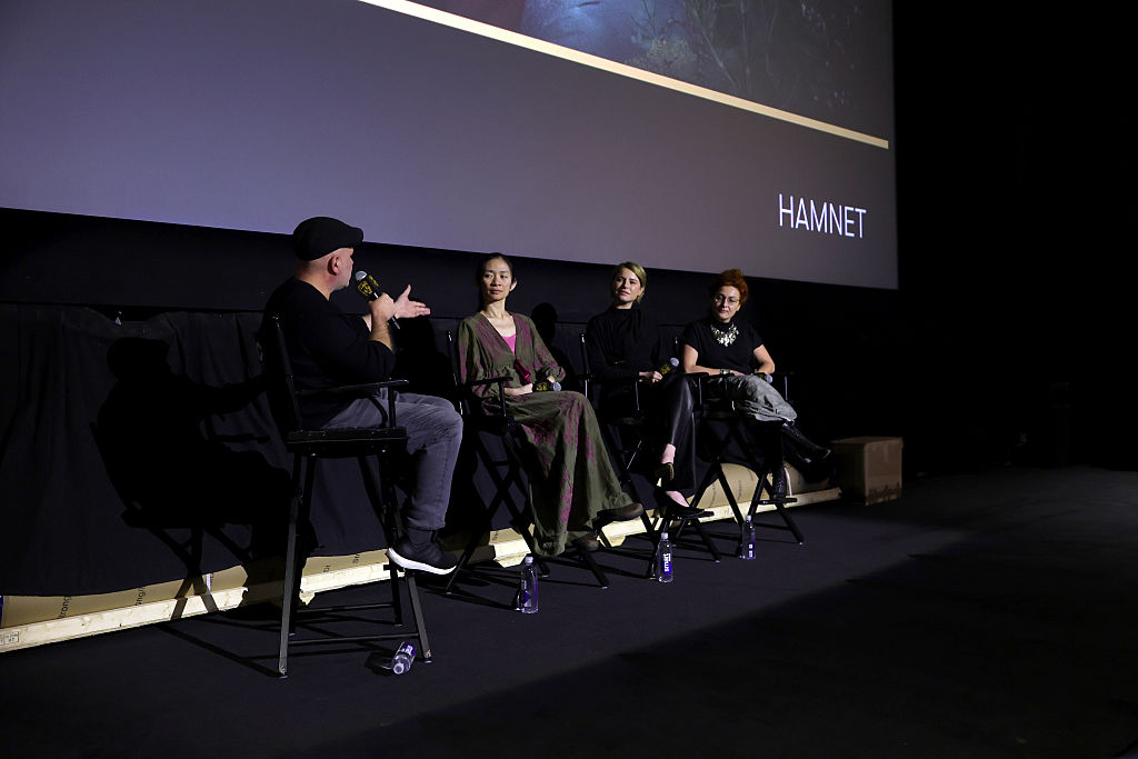 Хлоя Чжао, Джесси Бакли и Малгосия Турзанска на премии BAFTA (Getty Images)