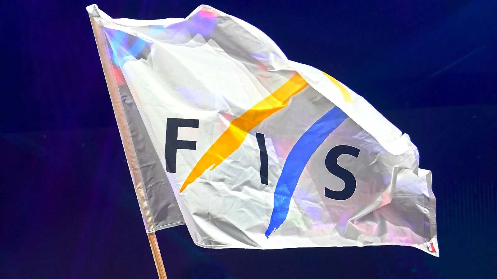 FIS смягчила критерии для получения нейтрального статуса россиянами