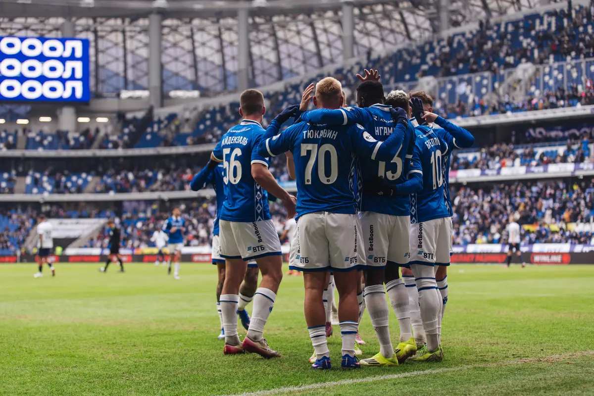 Футболисты ФК «Динамо» празднуют гол в матче 19-го тура РПЛ. Фото: fcdynamo.ru