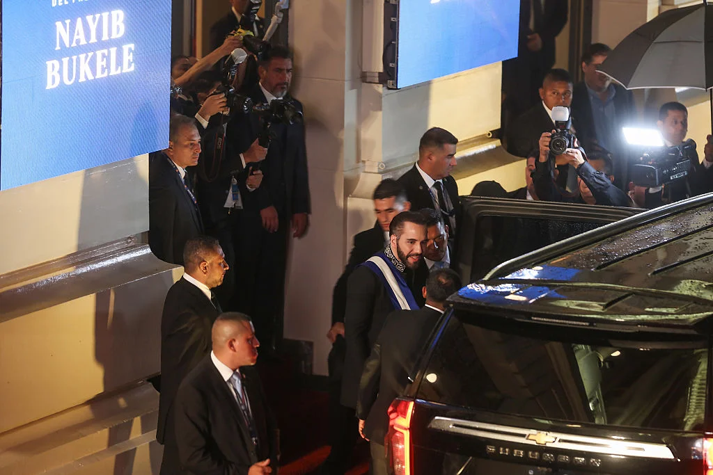 Президент Букеле отмечает шесть лет пребывания в должности (Alex Peña/Getty Images)