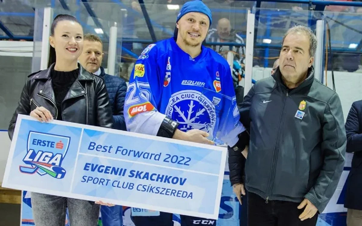 Евгений Скачков во время игры за хоккейный клуб из Румынии «Чиксереда». Фото: sportclub.ro